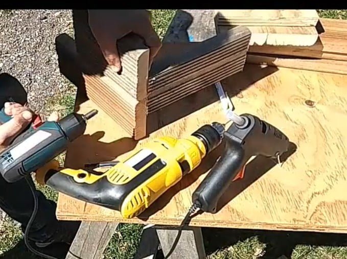 Taburete infantil con un simple tablón 3 Taburete infantil con un simple tablón 2